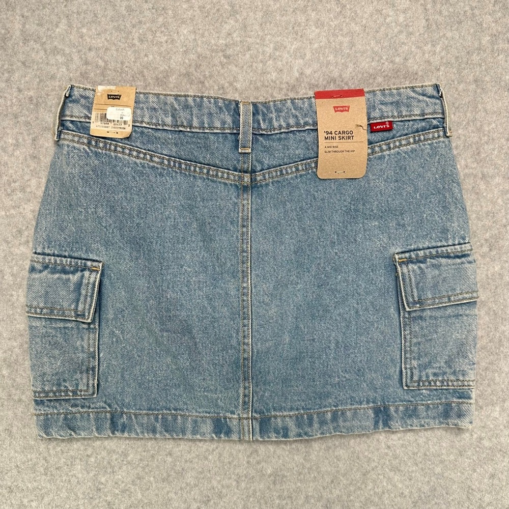 Levi's 94 Cargo Mini Skirt Light Wash‎ Denim Size 26 NWT - Picture 2 of 8